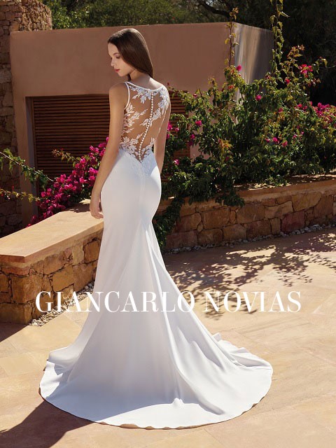 Vestido De Novia Corte Sirena Con Escote Infinito Y Espalda Transparente